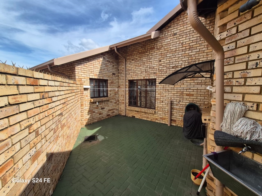 4 Bedroom Property for Sale in Safari Gardens North West